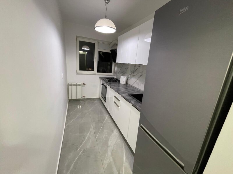 Piata Victoriei, Iancu de Hunedoara,