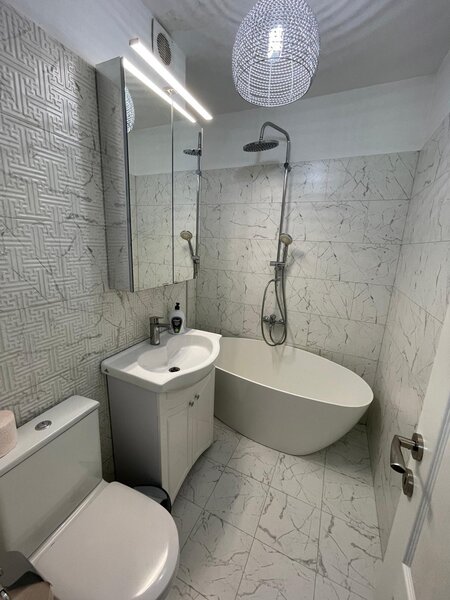 Piata Victoriei, Iancu de Hunedoara,