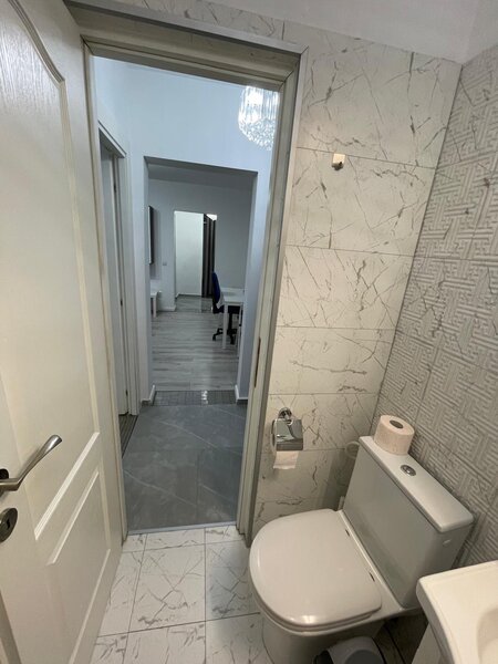 Piata Victoriei, Iancu de Hunedoara,