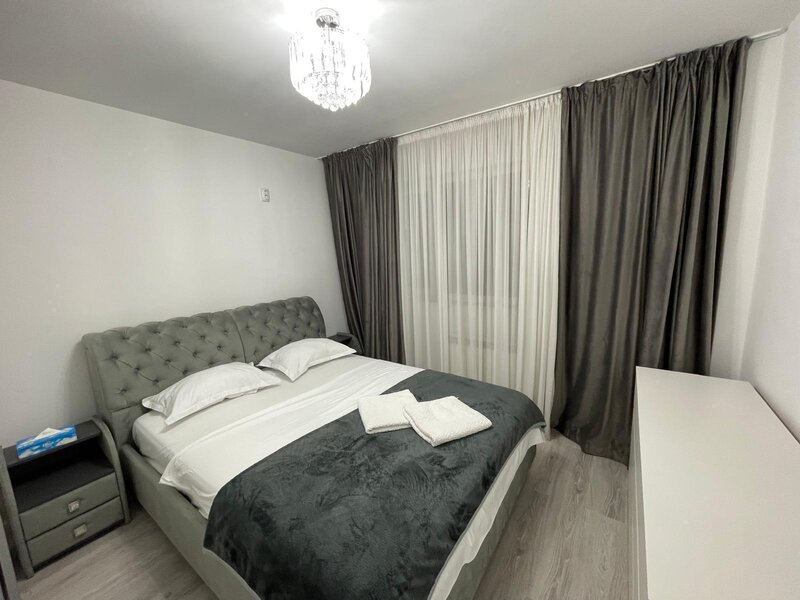 Piata Victoriei, Iancu de Hunedoara,