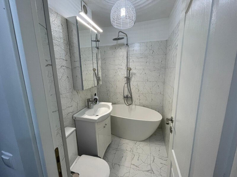 Piata Victoriei, Iancu de Hunedoara,