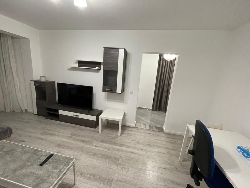 Piata Victoriei, Iancu de Hunedoara,