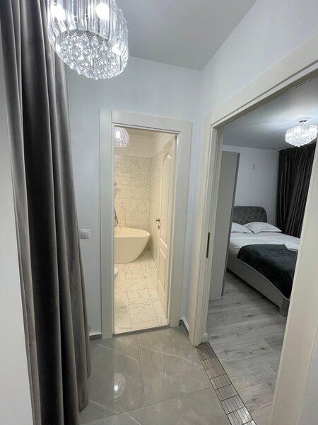 Piata Victoriei, Iancu de Hunedoara,